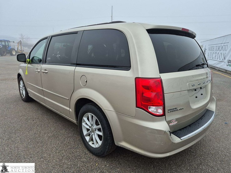 2015-dodge-grand-caravan-sxt-image-7