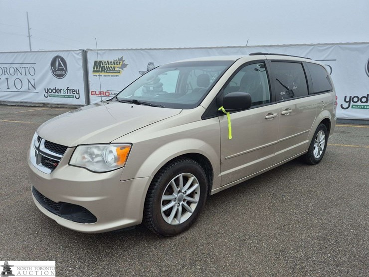 2015-dodge-grand-caravan-sxt-image-1