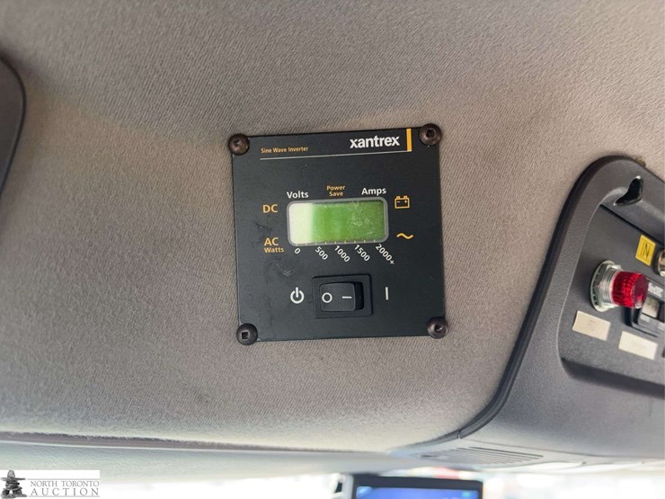 2012-freightliner-m2-106-image-34