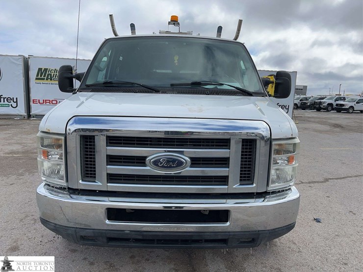 2011-ford-cargo-image-2