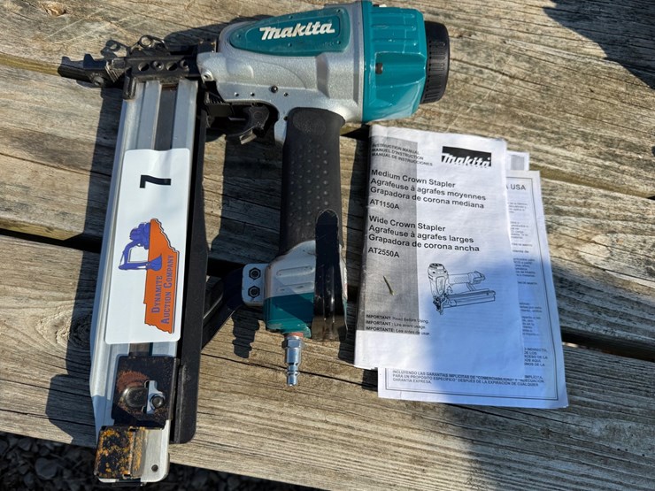#7-•-makita-medium-crown-stapler-image-1