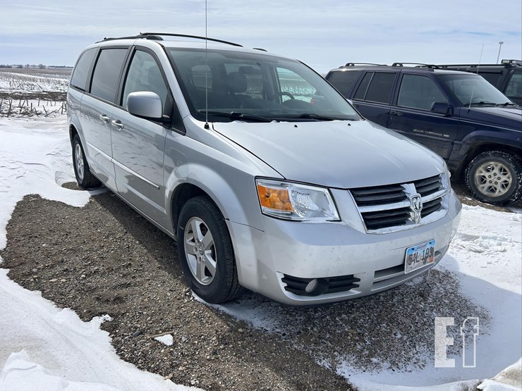 2010-dodge-grand-caravan-sxt-image-3