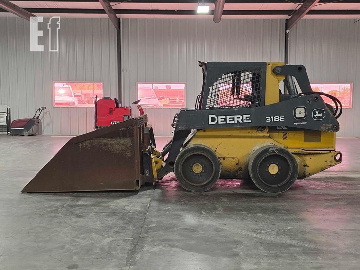 2015-deere-318e-image-5