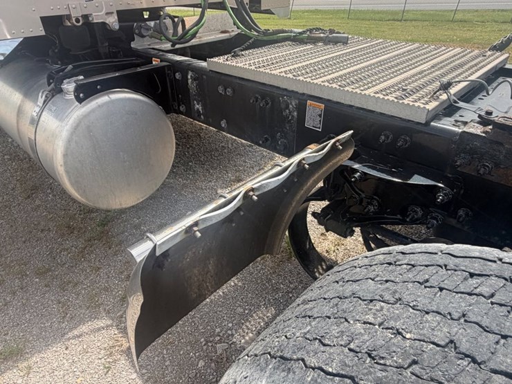 2019-peterbilt-567-image-20