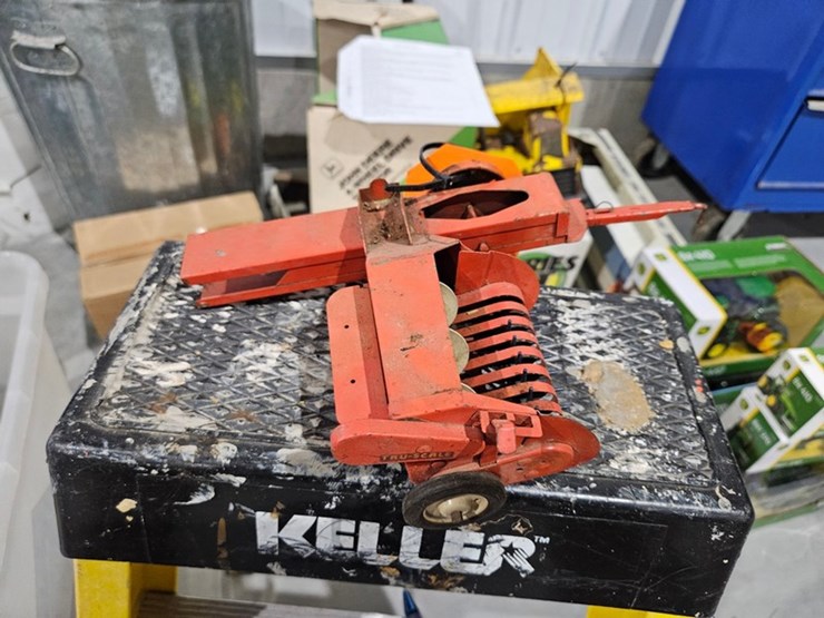 #986-•-tru-scale-1/16-metal-toy-square-baler-image-5