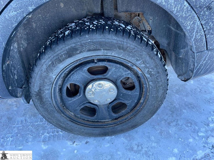 2017-ford-explorer-image-24