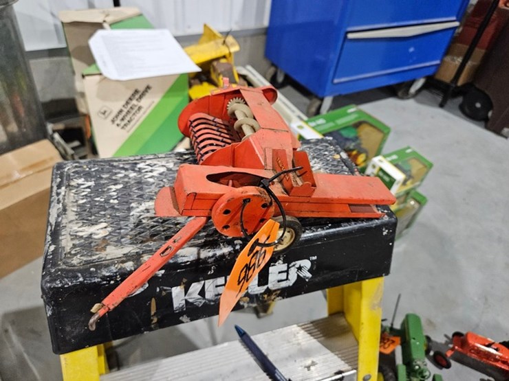 #986-•-tru-scale-1/16-metal-toy-square-baler-image-3