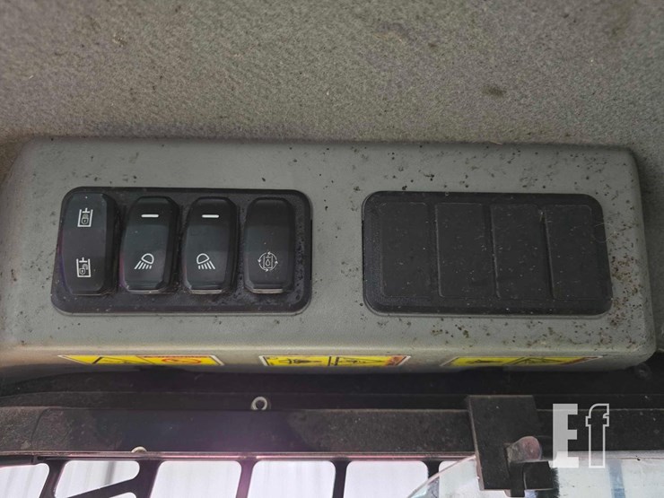 2021-caterpillar-242d3-image-20