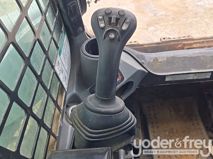 2021-bobcat-t740-image-86