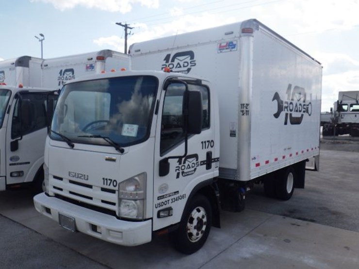 2014-isuzu-npr-hd-image-1