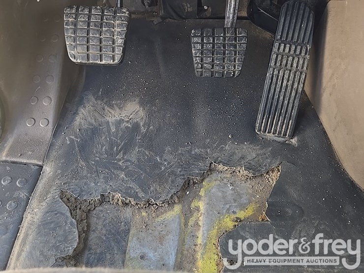 2014-freightliner-cascadia-113-image-117