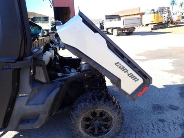2021-can-am-defender-limited-hd10-4x4-side-by-side-image-38