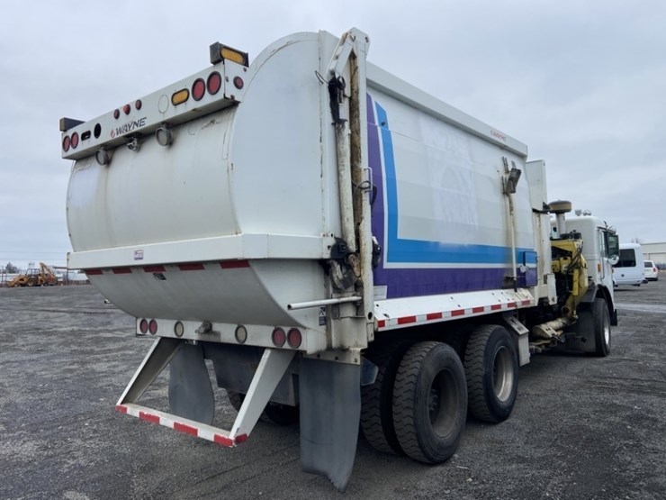 2014-peterbilt-320-image-5