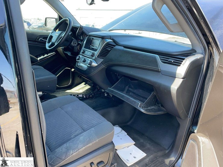 2017-chevrolet-tahoe-image-19