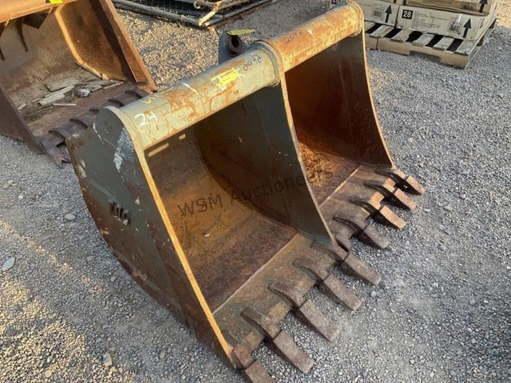 (2)-24in-tag-excavator-buckets-image-4