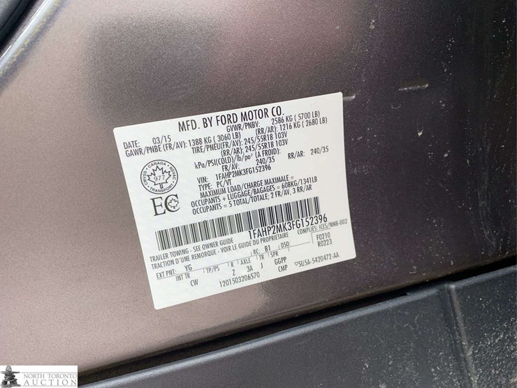 2015-ford-taurus-image-18