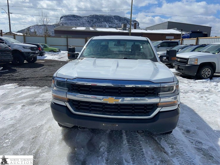 2017-chevrolet-silverado-1500-image-2