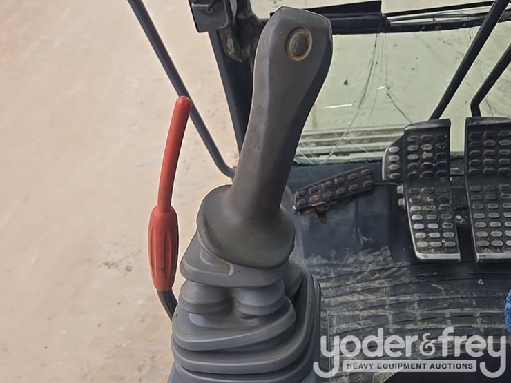 2017-deere-210g-lc-image-127