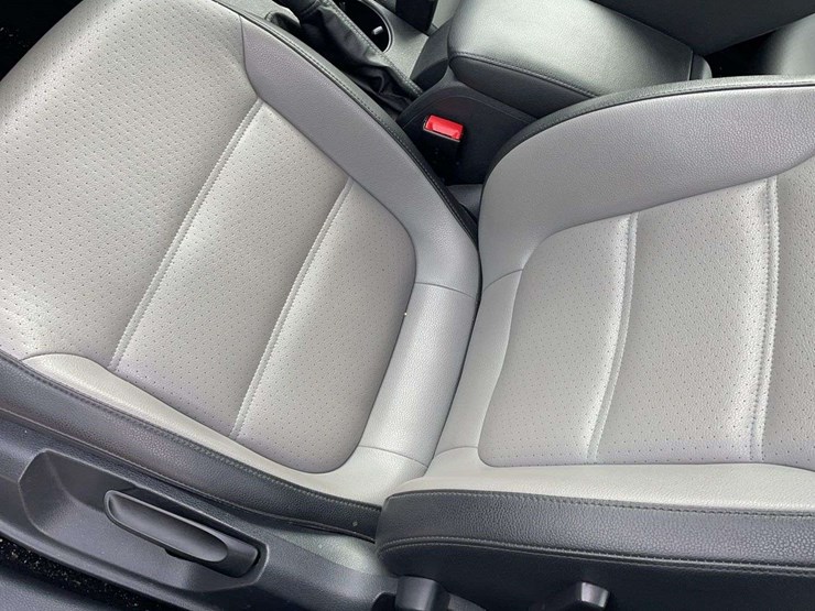 2013-volkswagen-jetta-hybrid-trendline-4dr-sedan-image-11