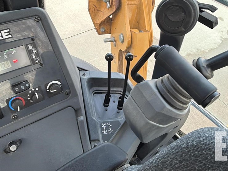 2023-deere-320-p-tier-image-18