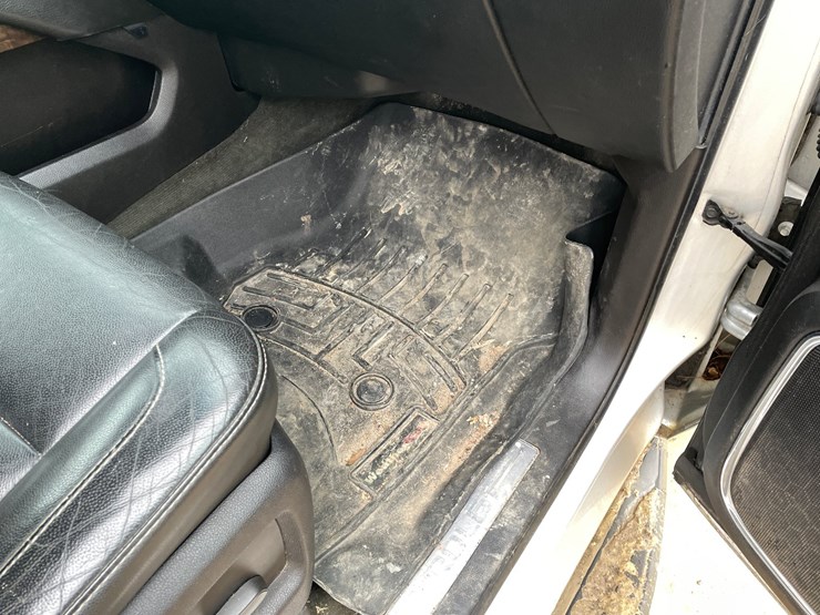 2015-chevrolet-suburban-image-55