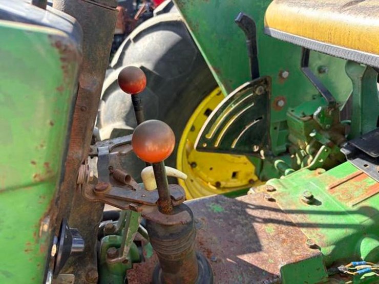 john-deere-2440-image-19