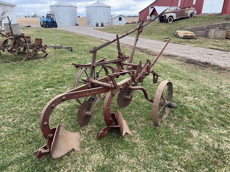 oliver-no.-100-plow-image-3