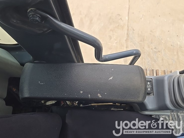 2017-deere-210g-lc-image-124