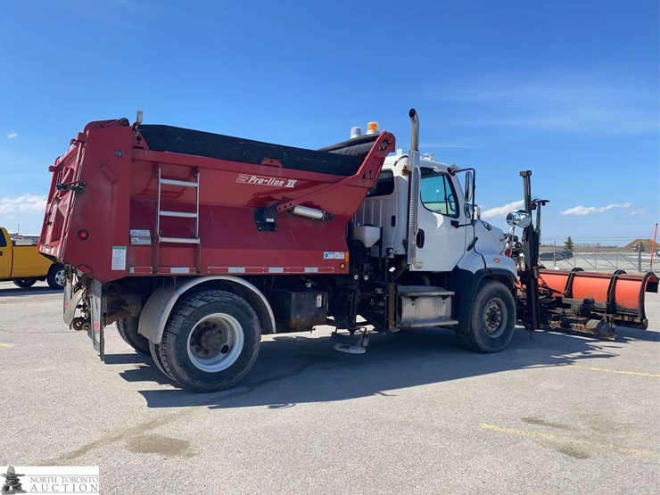 2016-freightliner-108sd-image-6