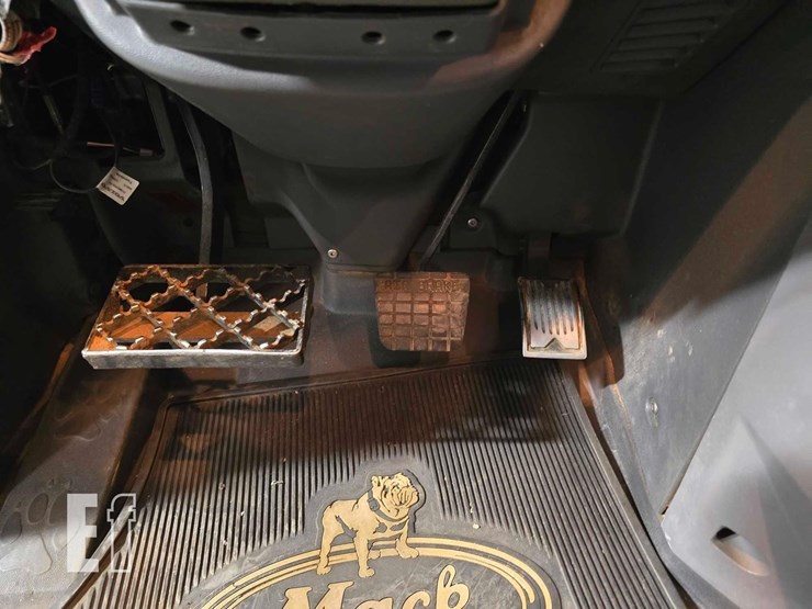 2017-mack-pinnacle-chu613-image-11