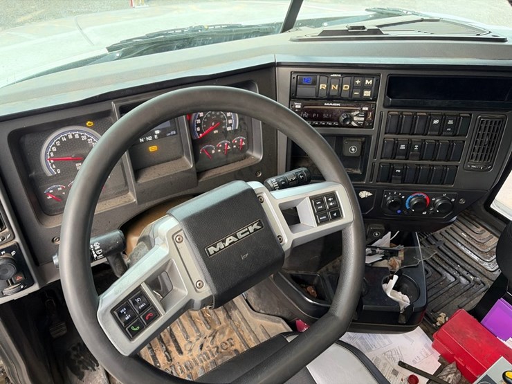 #31710-•-2019-mack-gr64f-m359-tri-axle-dump-truck-image-5