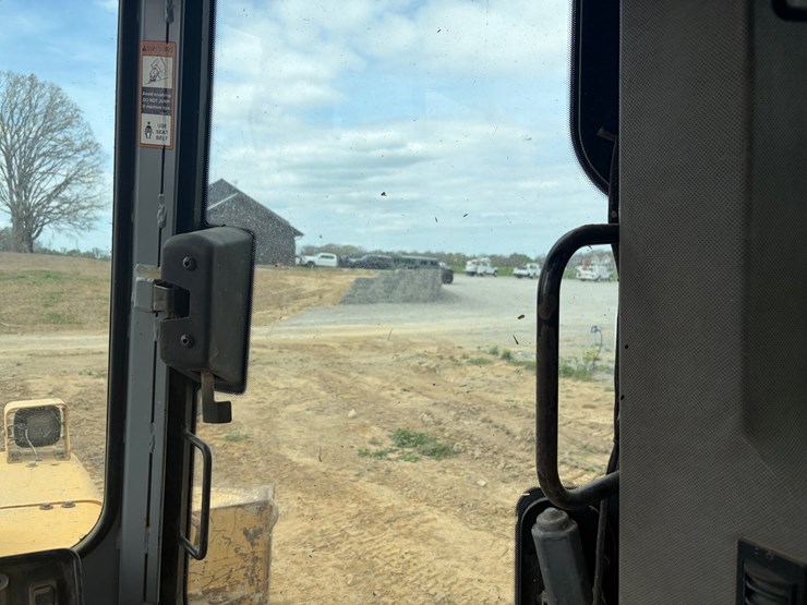 deere-750c-lt-image-30