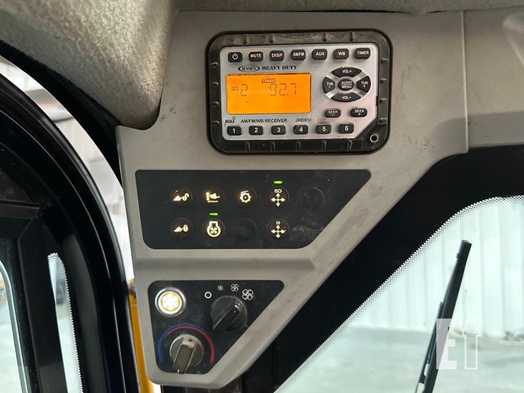 2020-jcb-3ts-8t-image-19