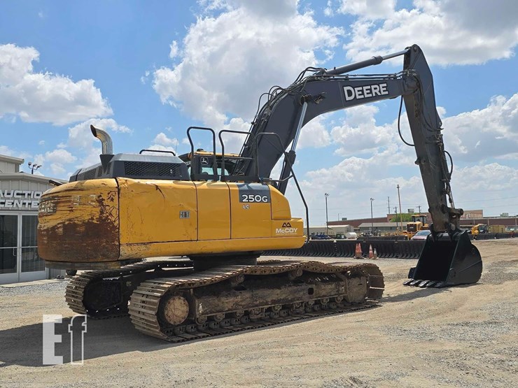 2018-deere-250g-lc-image-3