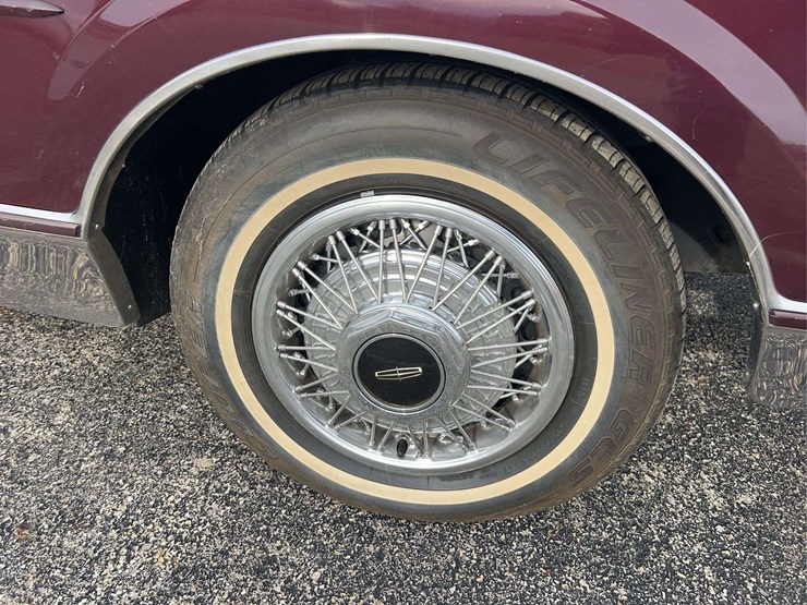 1989-lincoln-town-car-image-44