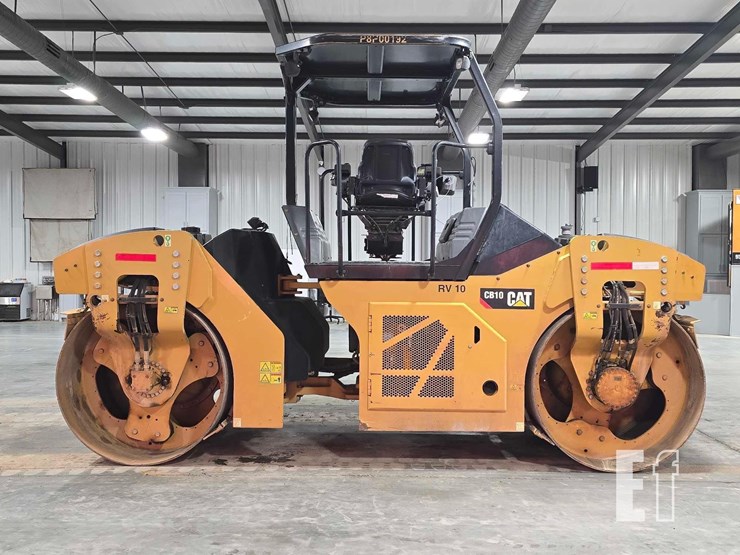 2017-caterpillar-cb10-image-5