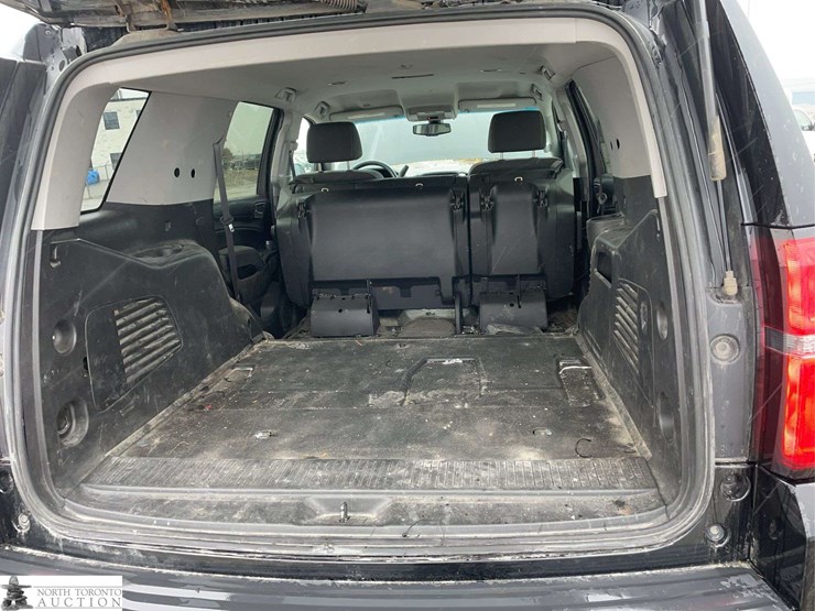 2017-chevrolet-tahoe-image-18