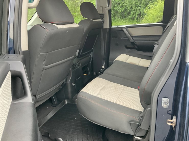 2012-nissan-titan-image-16