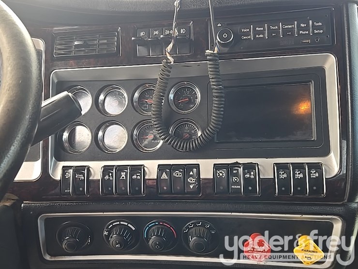 2014-kenworth-t800-image-138