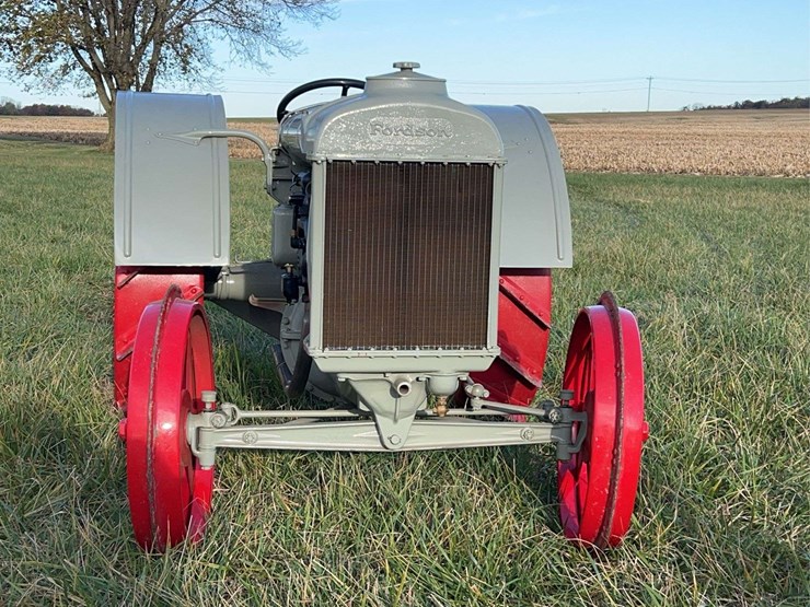 1923-fordson-tractor-image-8