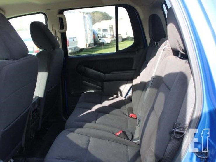 2010-ford-explorer-xlt-image-5