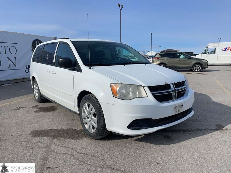 2014-dodge-grand-caravan-sxt-image-3