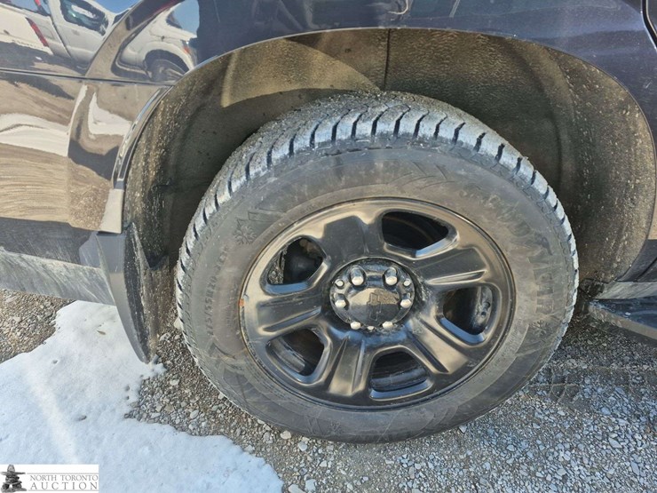 2023-chevrolet-tahoe-image-25