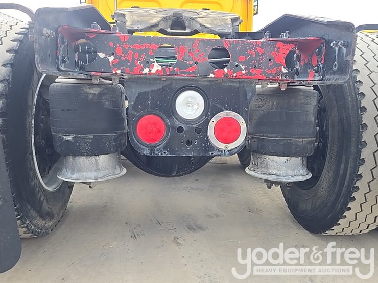 2012-freightliner-cascadia-125-image-44