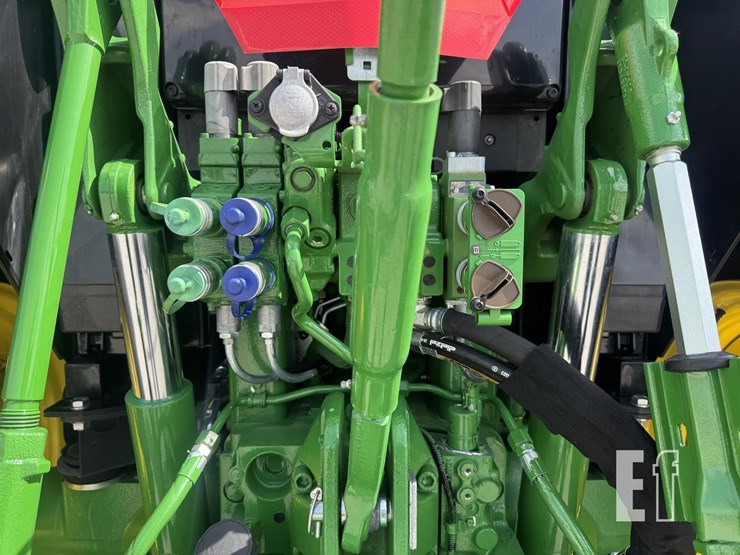 2023-john-deere-6120m-image-11