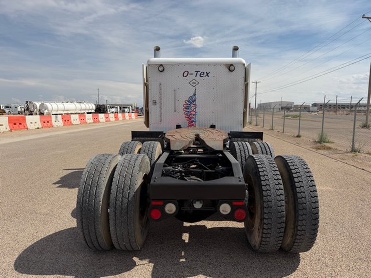 2012-peterbilt-388-image-7