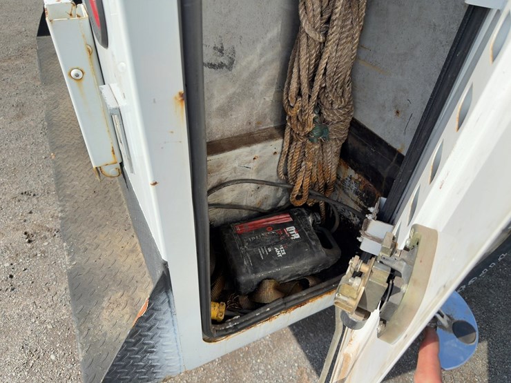 2010-ford-f350-xlt-image-17