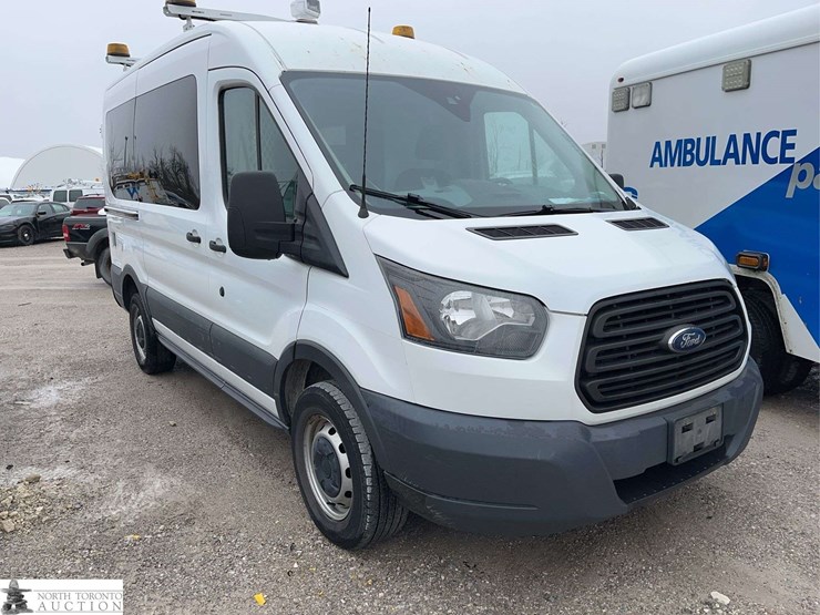 2017-ford-transit-image-3