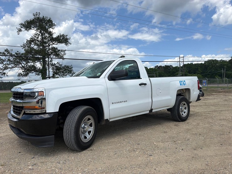 2018-chevrolet-1500-image-1