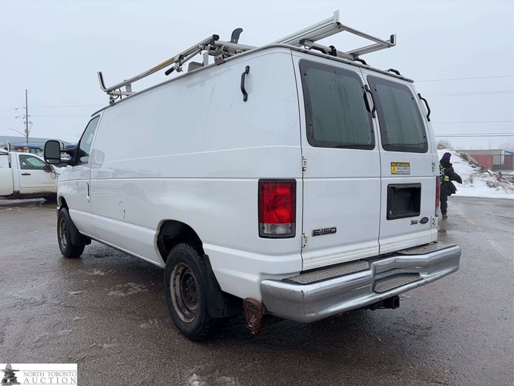 2011-ford-cargo-image-7